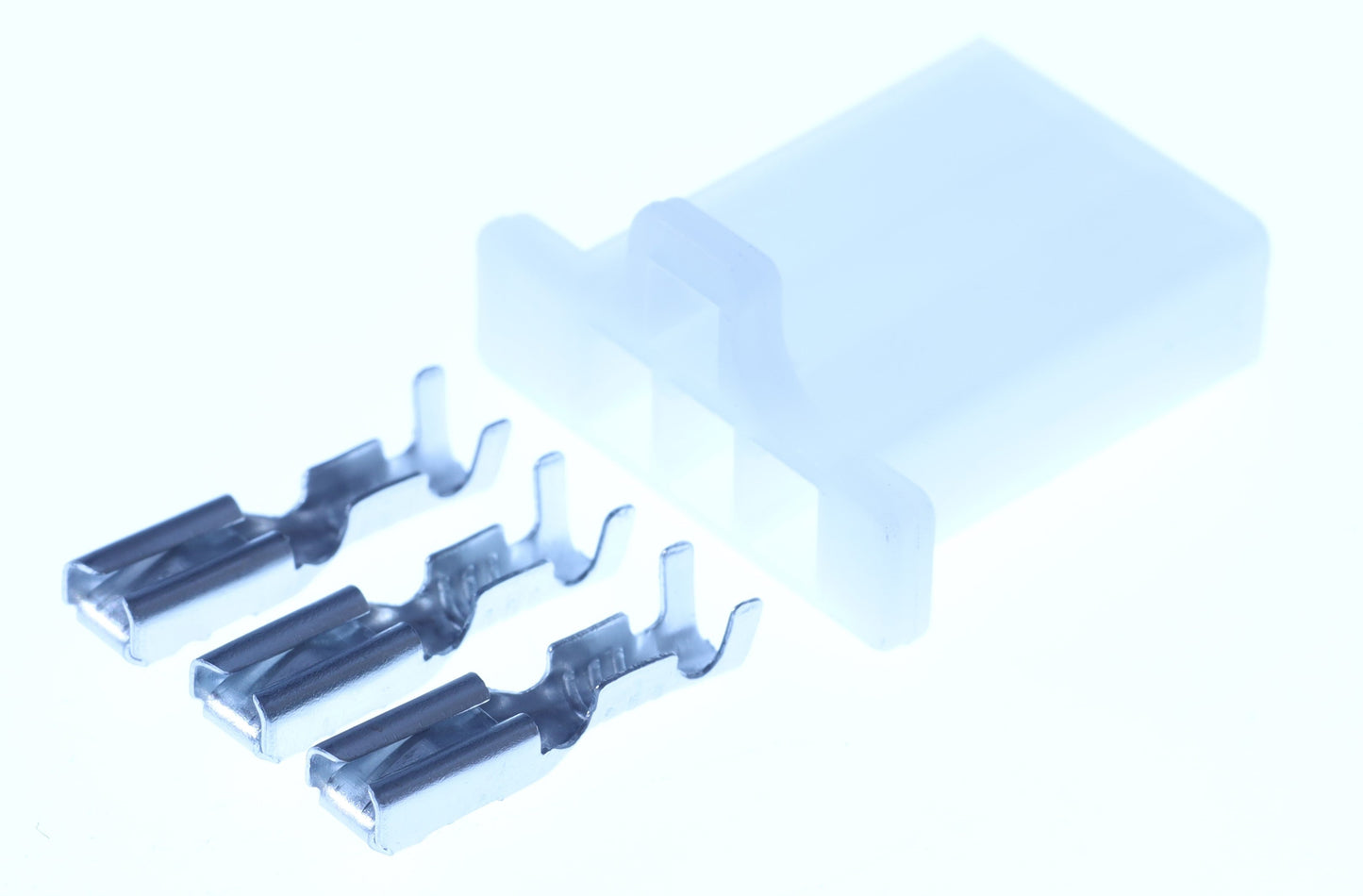 Connector  weiblich  3 polig mit Crimpverbinder CSF11370